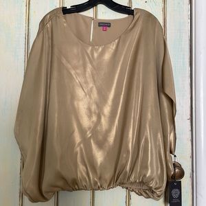 NWT Vince Camuto batwing top size Medium